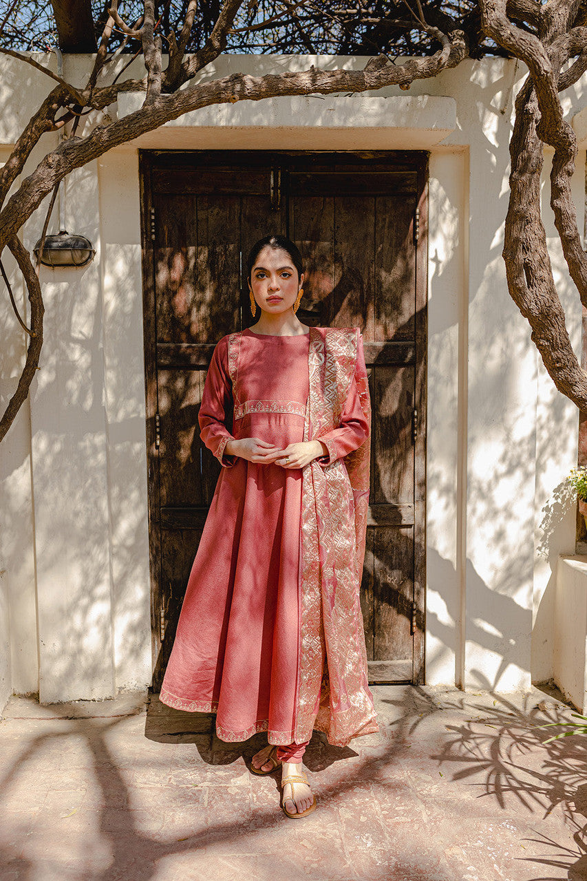 Alluring Long Dress 3 Pcs by Mannat Desi Jora Alluring Long Dress 3 Pcs by Mannat Desi Jora